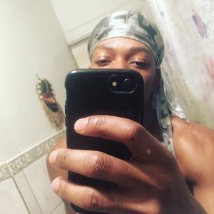 Meet your Posher, Esayyas